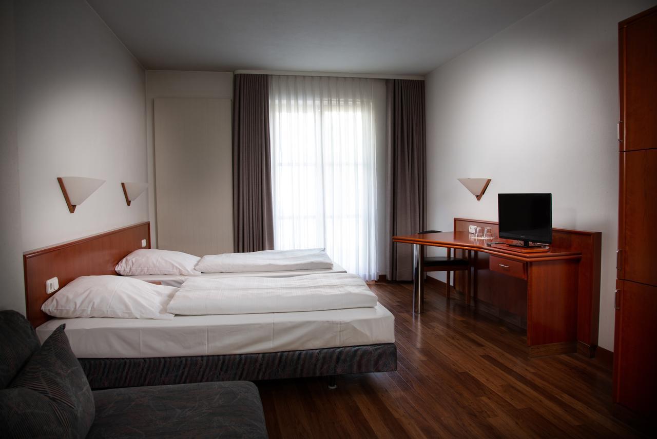 Altstadthotel Brauereigasthof Winkler Berching Exteriör bild